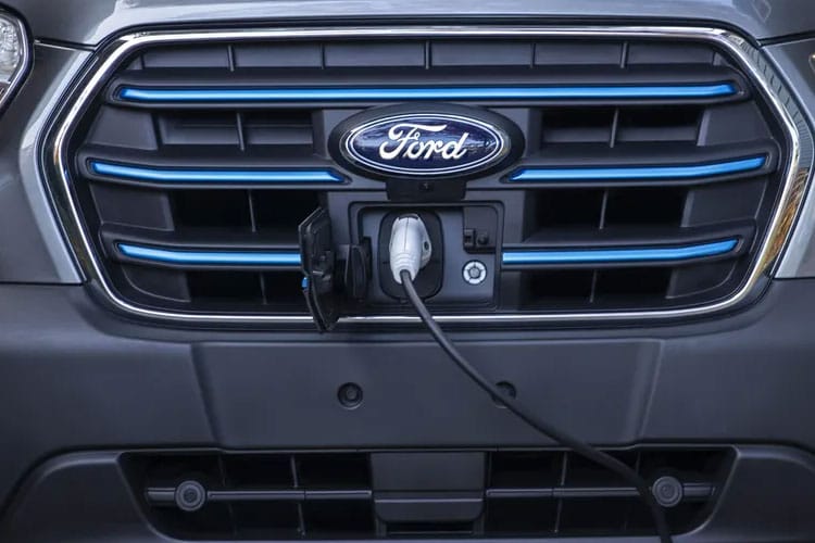 3923997 135kW 68kWh H2 Leader Van Auto [Nav]